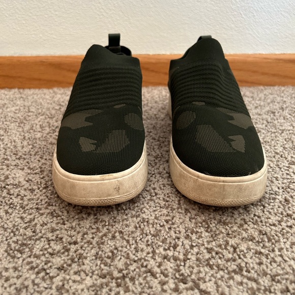 Steve Madden Green Slip On’s - Picture 2 of 7